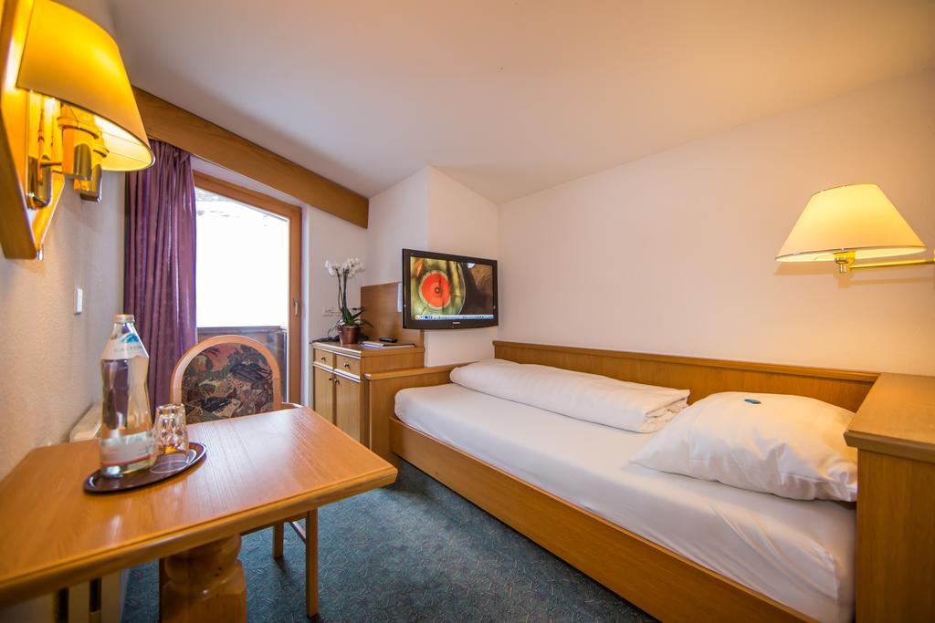 Hotel Cresta 삼나운 객실 사진